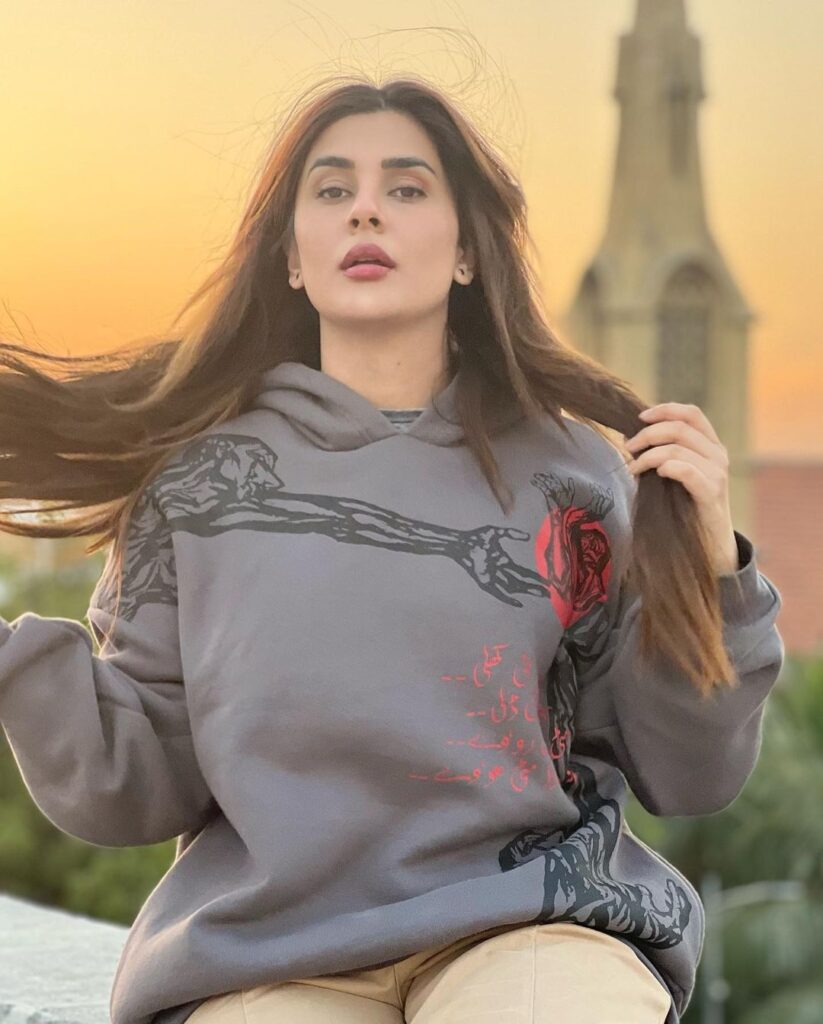  Kubra Khan